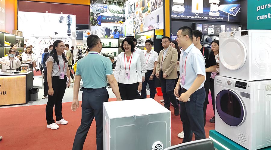 廣交會迎來大咖！江門市市長親臨金環電器展位參觀交流